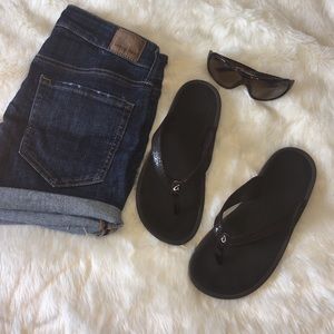 OluKai Kulapa Kai Slippers Size 8